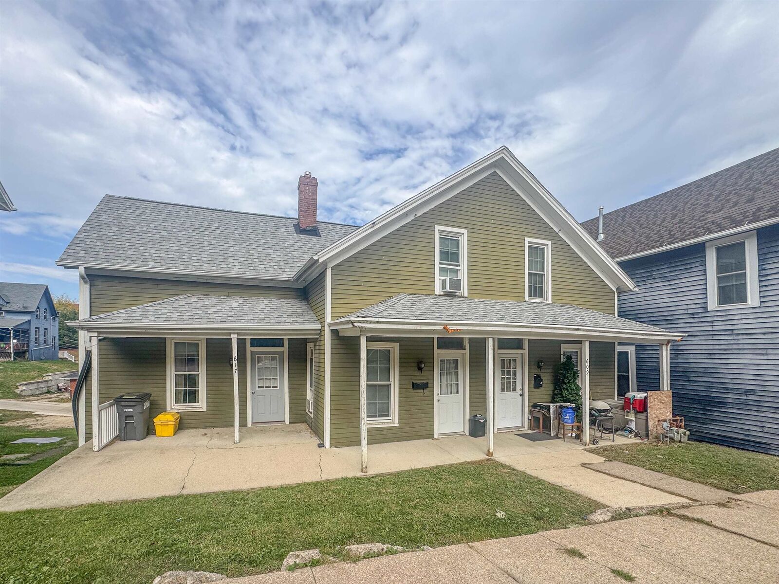 Property Photo:  609-617 Arlington Street  IA 52001