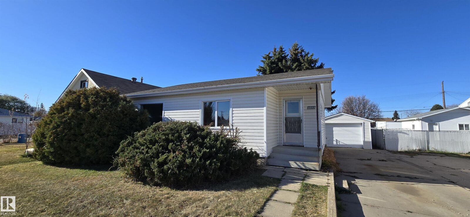Photo de la propriété:  5806 53 Street  AB T9C 1J3
