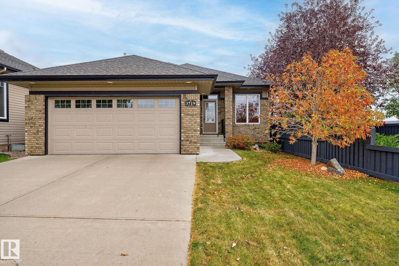 Photo de la propriété:  3719 McLay Green Green NW  AB T6R 0B9