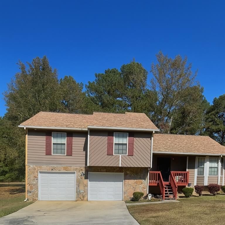 Property Photo:  3325 Estate Lake Drive  GA 30213