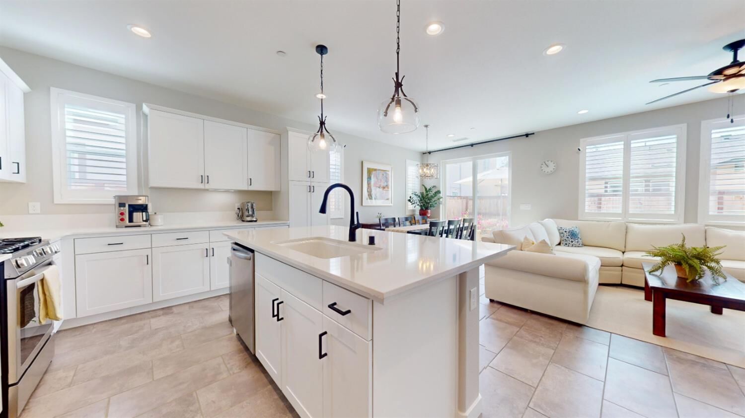 Property Photo: 768 Katelyn Avenue CA 93636