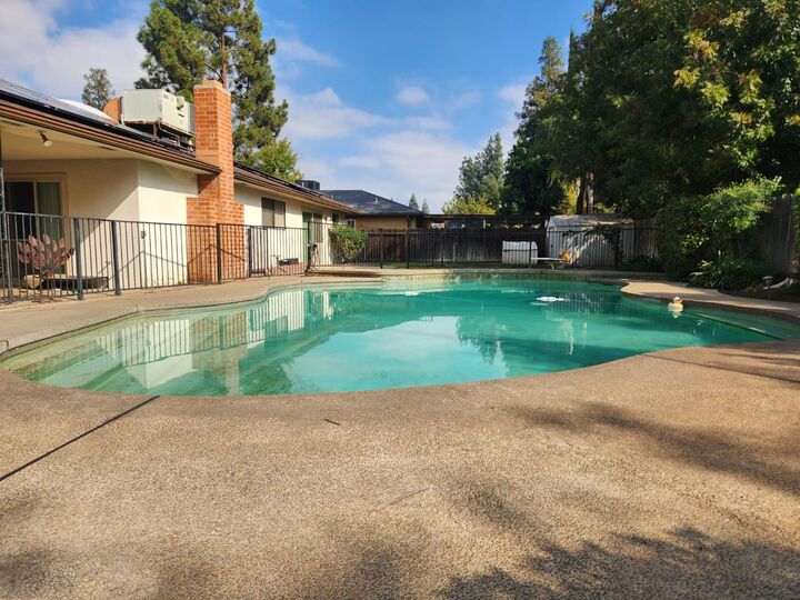 Property Photo:  1389 W Warner Avenue  CA 93711 