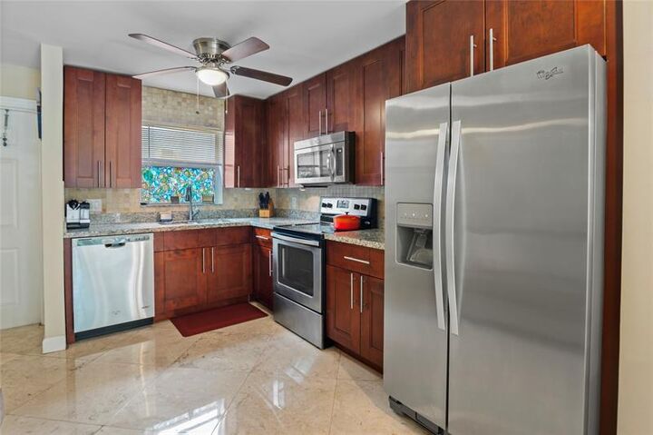 Property Photo:  811 W Oakland Park Blvd F4  FL 33311 