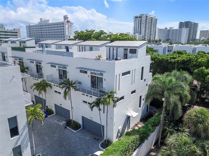 Property Photo:  3270 NE 15th St  FL 33062