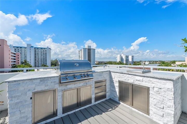Property Photo: 3270 NE 15th St FL 33062