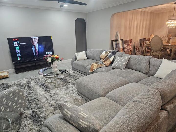 Property Photo:  5500 Roosevelt St  FL 33021