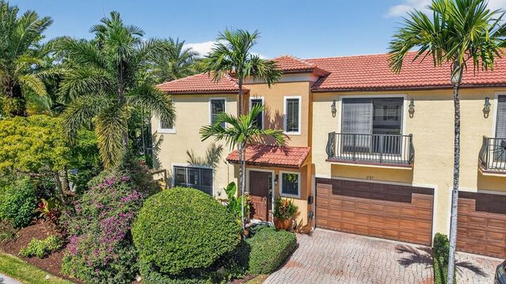 Property Photo:  1747 NE 12th St 1747  FL 33304