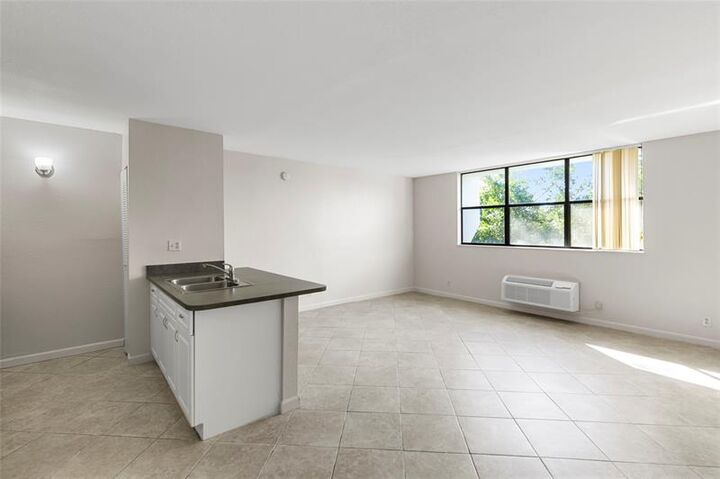 2401 Riverside Dr 518B  Coral Springs FL 33065 photo