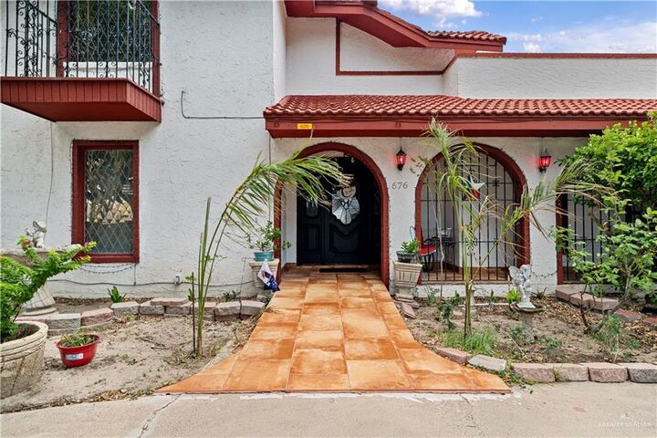 Property Photo: 676 E Expressway 83 TX 78560