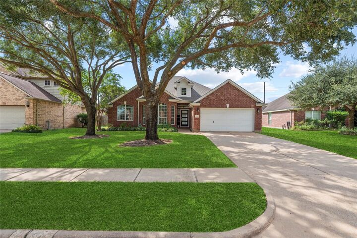 Property Photo: 2210 Blue Water Bay Drive TX 77494