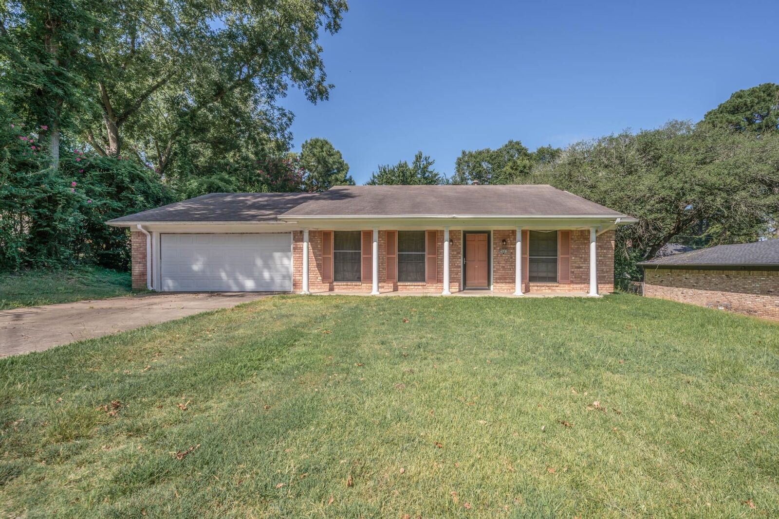 Property Photo:  2001 Tryon Rd  TX 75601 