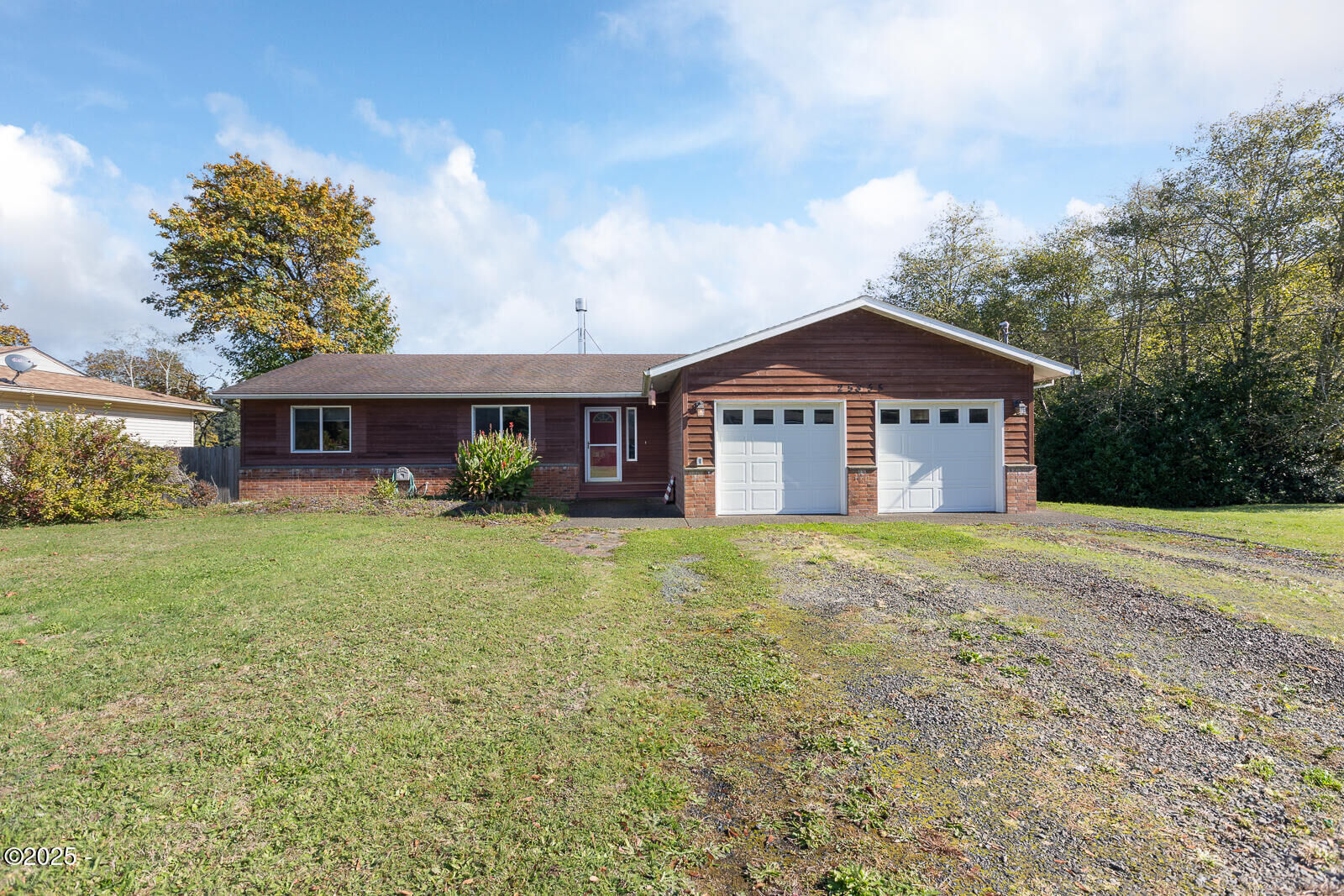 Property Photo:  25855 Chinook Street  OR 97112