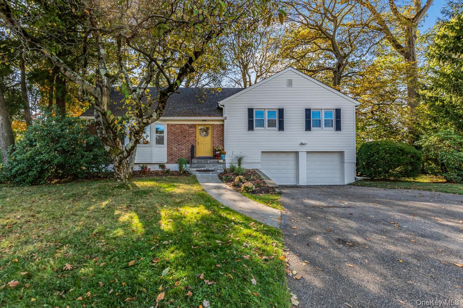 Property Photo:  73 Hilary Circle  NY 10804 