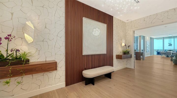 Property Photo: 605 S Gulfstream Avenue 12 FL 34236