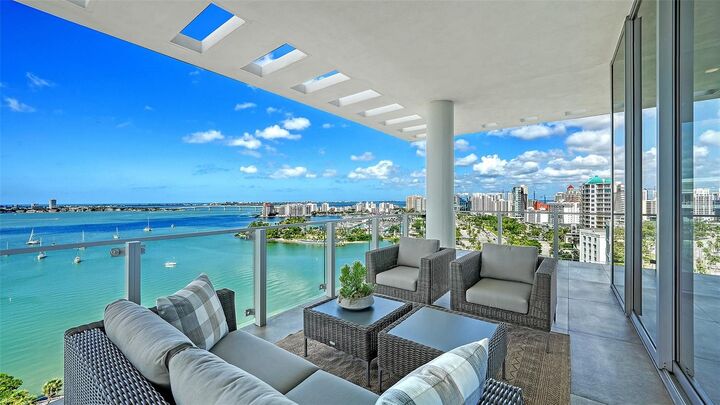 Property Photo:  605 S Gulfstream Avenue 12  FL 34236 