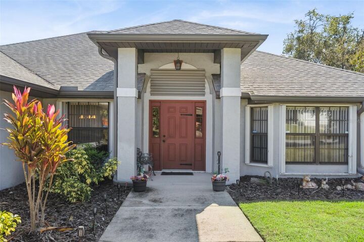 Property Photo: 812 White Birch Court FL 32763