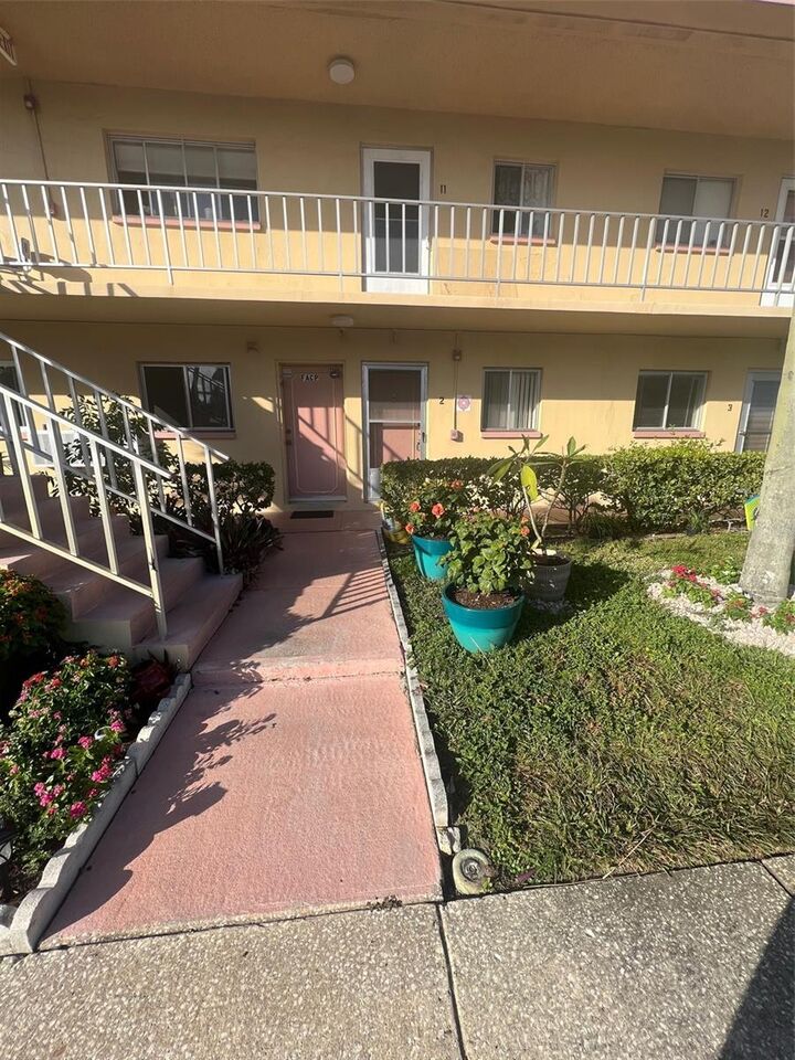 2003 Greenbriar Boulevard 2  Clearwater FL 33763 photo