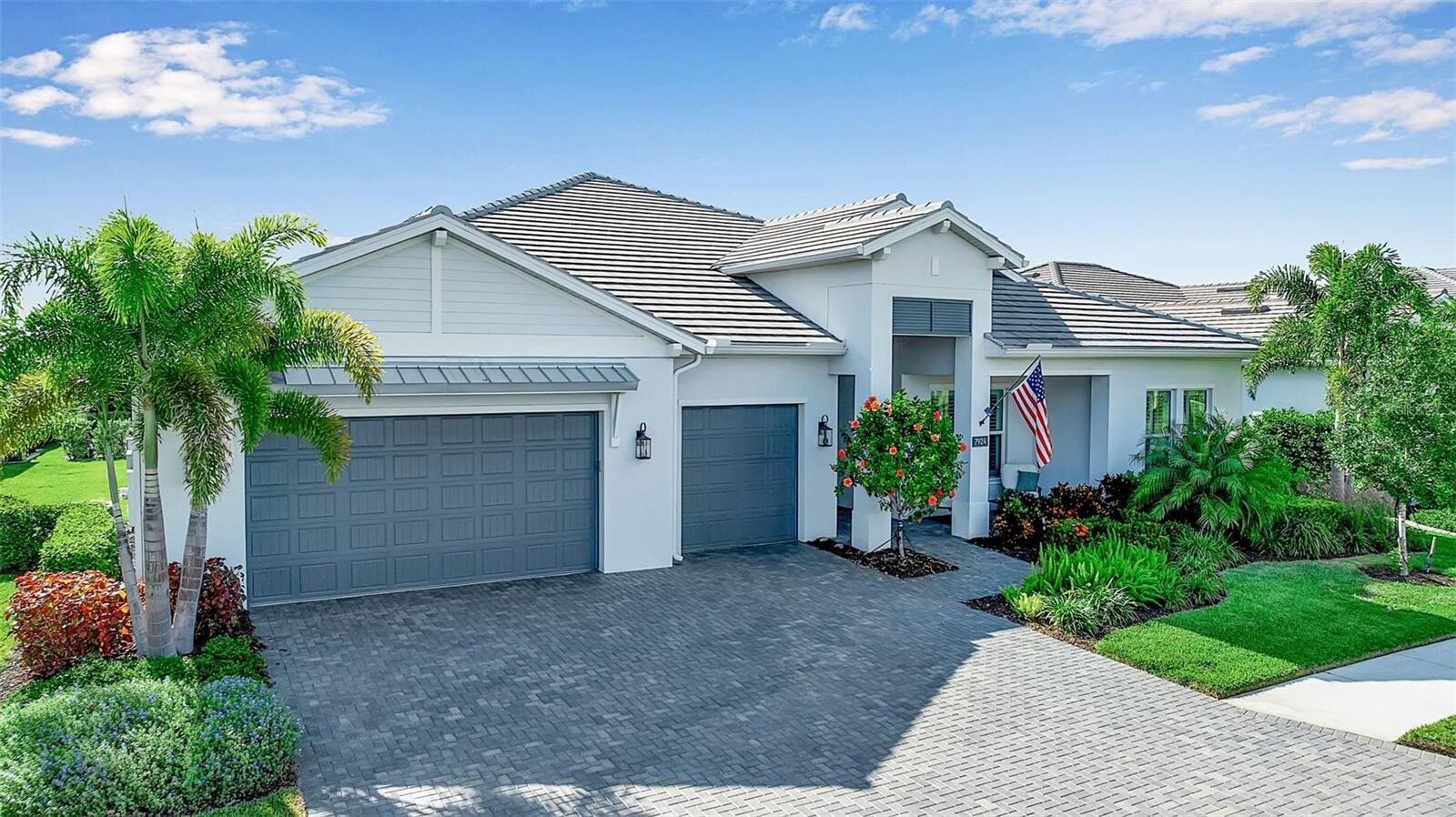 Property Photo: 7924 Redonda Loop FL 34202