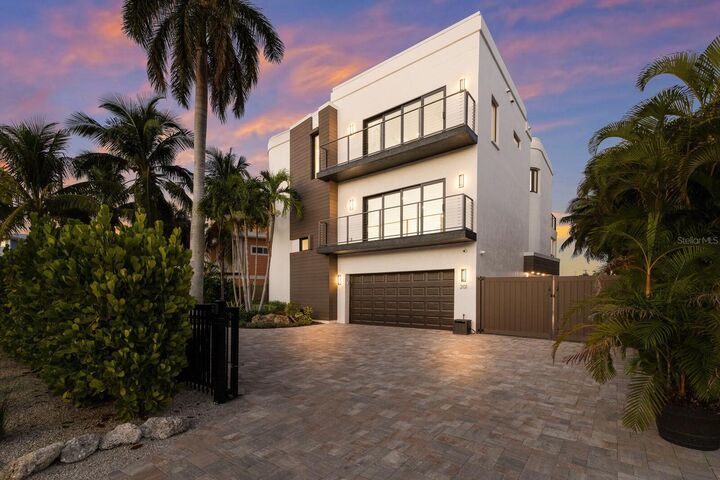 Property Photo:  201 N Harbor Drive  FL 34217