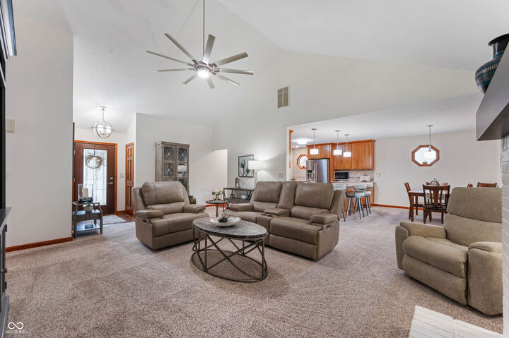 Property Photo:  1227 Pendle Hill Avenue  IN 46064 