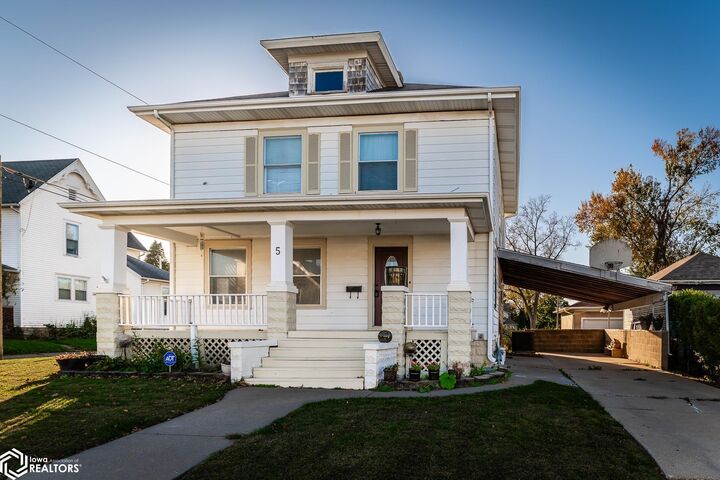 Property Photo:  5 S 8th Street  IA 50158