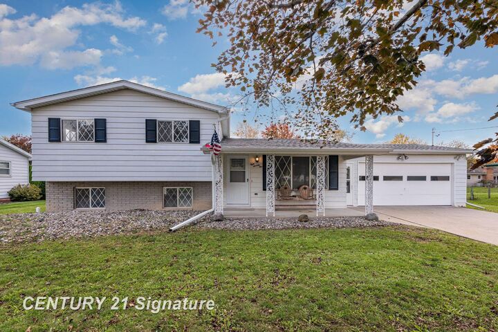 Property Photo:  871 Doro Lane  MI 48604