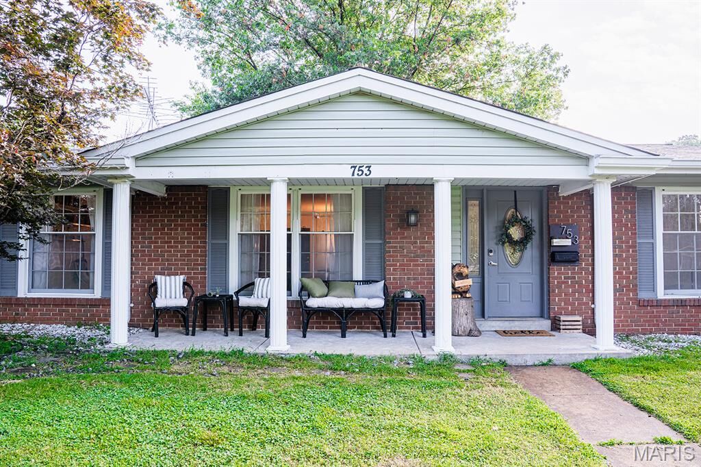 Property Photo:  753 Coach Light Lane  MO 63042 