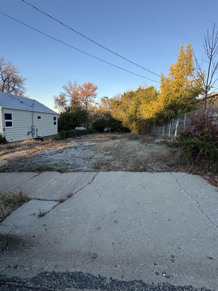 Property Photo: 729 NE 12th St ND 58703