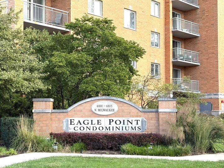 Property Photo: 6815 N Milwaukee Avenue 506 IL 60714