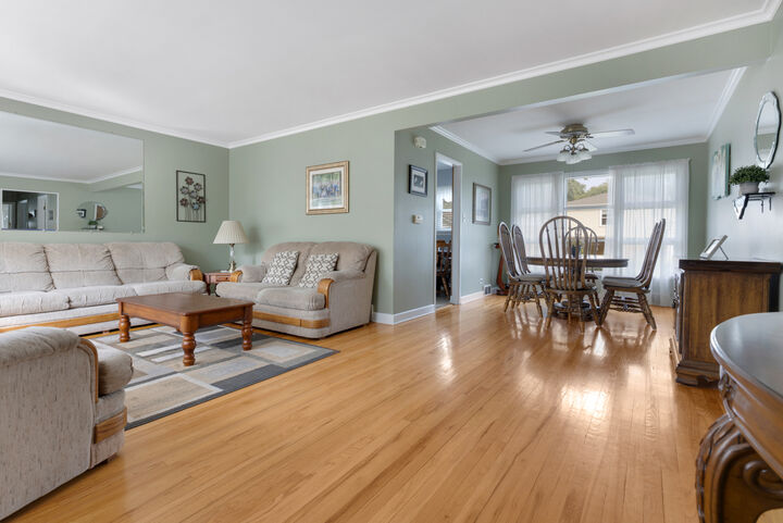 Property Photo:  243 N Richards Drive  IL 60074 