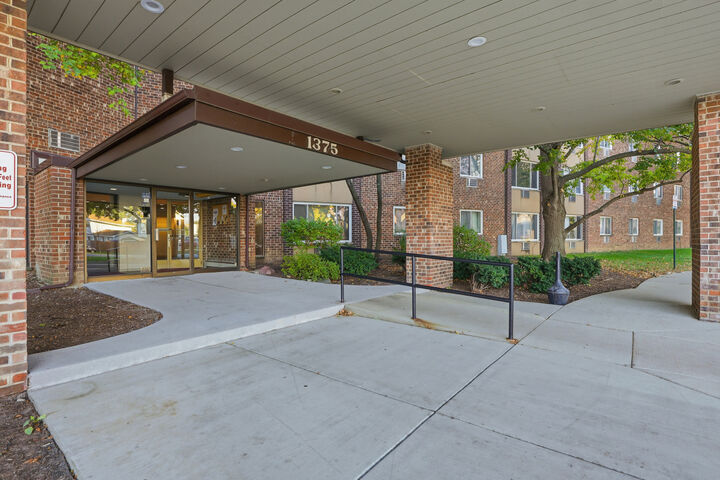 Property Photo: 1375 Rebecca Drive 213 IL 60169