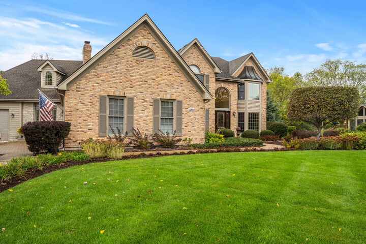 Property Photo:  3203 Greenwood Lane  IL 60175
