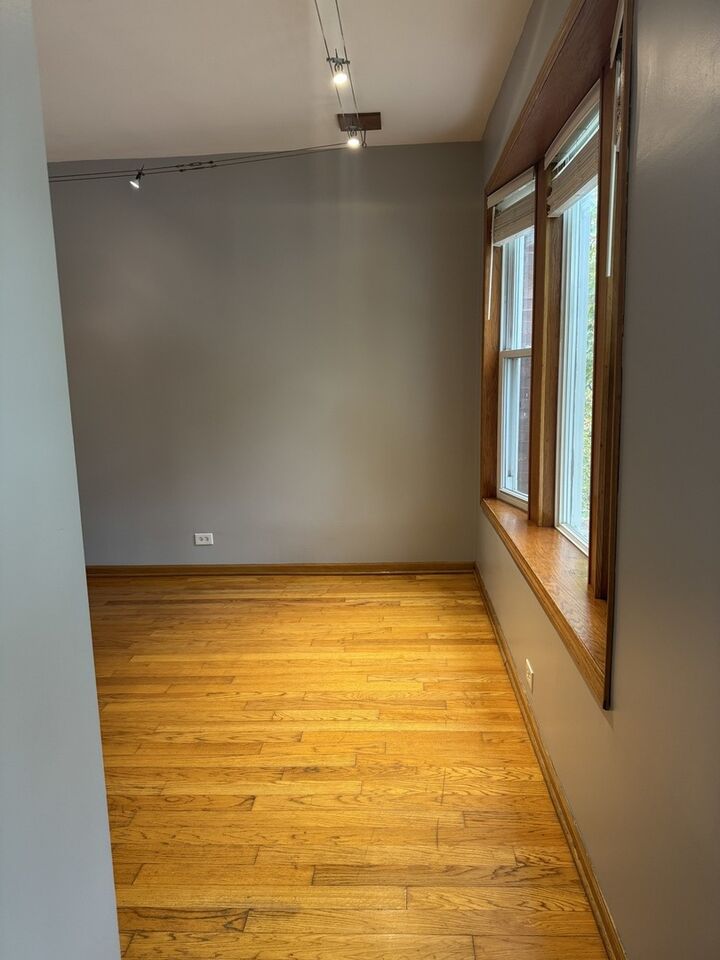 Property Photo:  1419 W Sunnyside Avenue 2  IL 60640