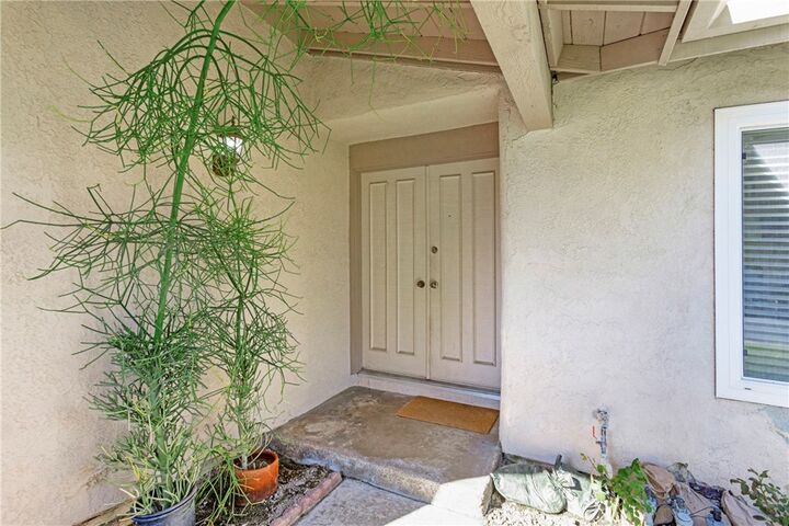 Property Photo:  23606 Via Navarra  CA 92691 