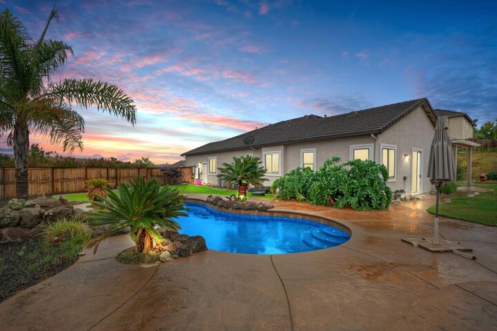 Property Photo:  620 Stonebriar Court  CA 95762