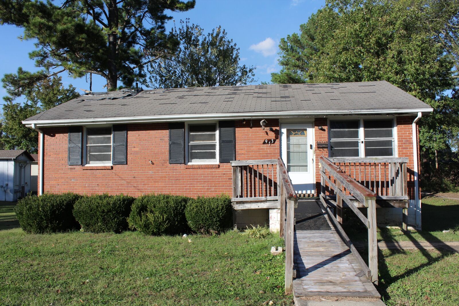 Property Photo: 913 Woodland St TN 37040