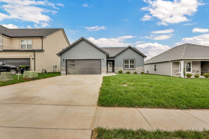 Property Photo:  555 Ayden Ln  TN 37042