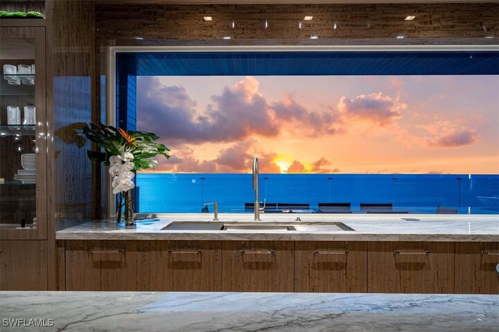 Property Photo: 81 Seagate Drive Ph20 FL 34103