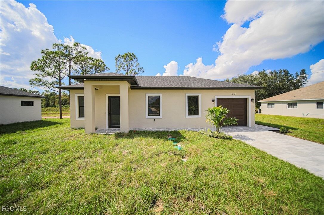 Property Photo:  918 Anaconda Avenue S  FL 33974