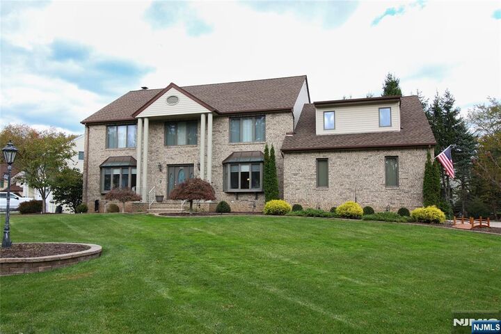 602 Mill Run  Paramus NJ 07652 photo