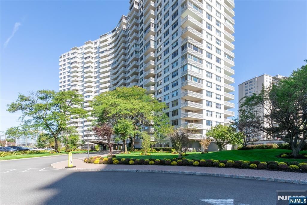 Property Photo:  2100 Linwood 17Y  NJ 07024