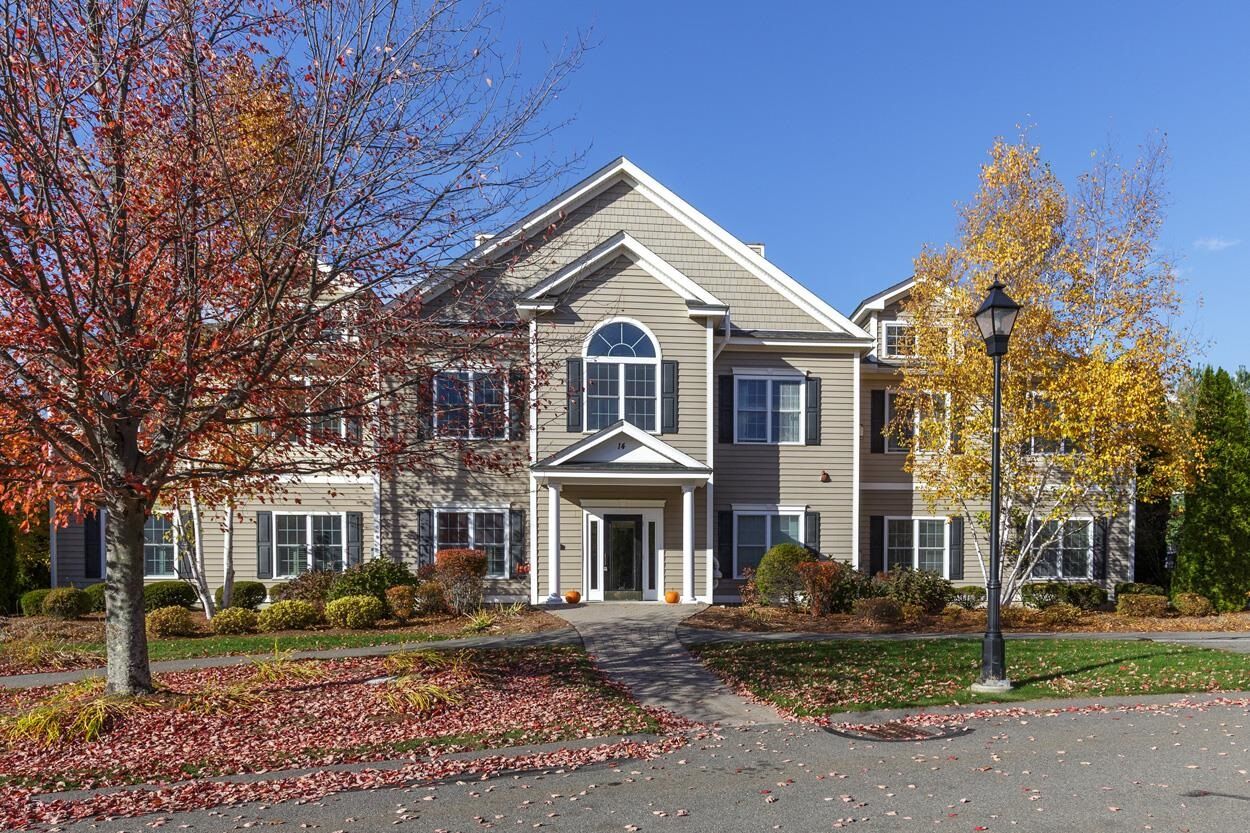 Property Photo: 14 Carriage Way NH 03102