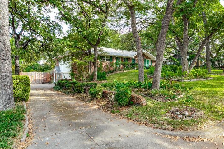 Property Photo:  1309 Driftwood Drive  TX 76040