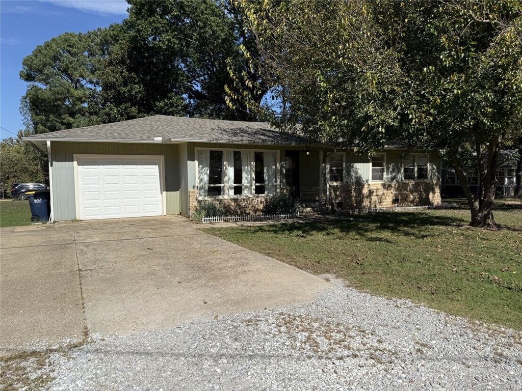 Property Photo:  1123 W Newman Avenue  AR 72601 