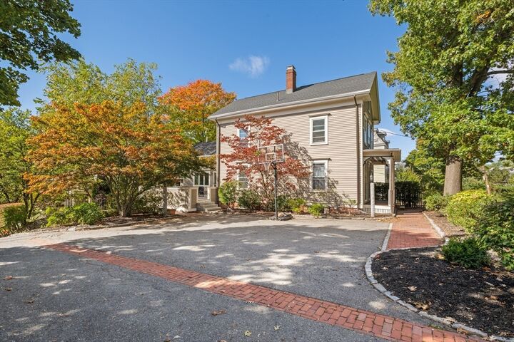 Property Photo:  126 Summer 126  MA 02472 