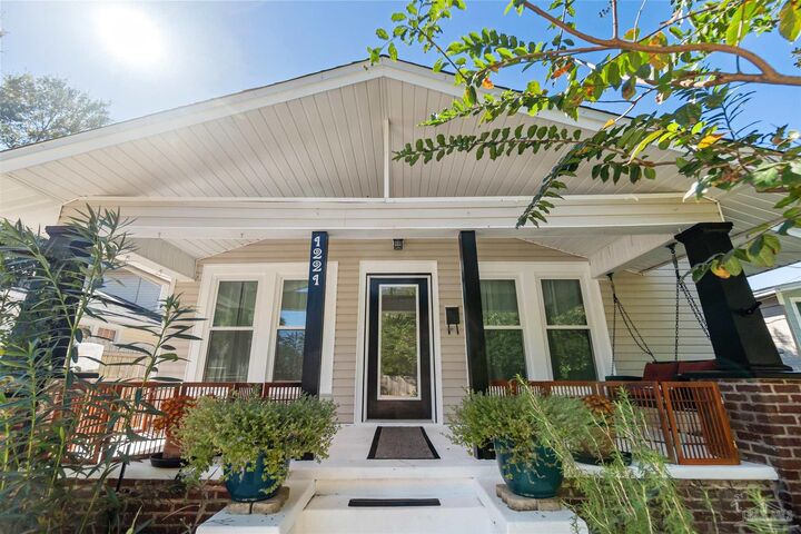 Property Photo:  1221 N 19th Ave  FL 32503 