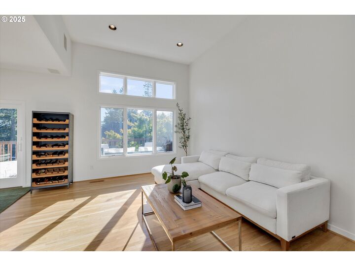 Property Photo:  3900 Edgewood Ct  OR 97068 