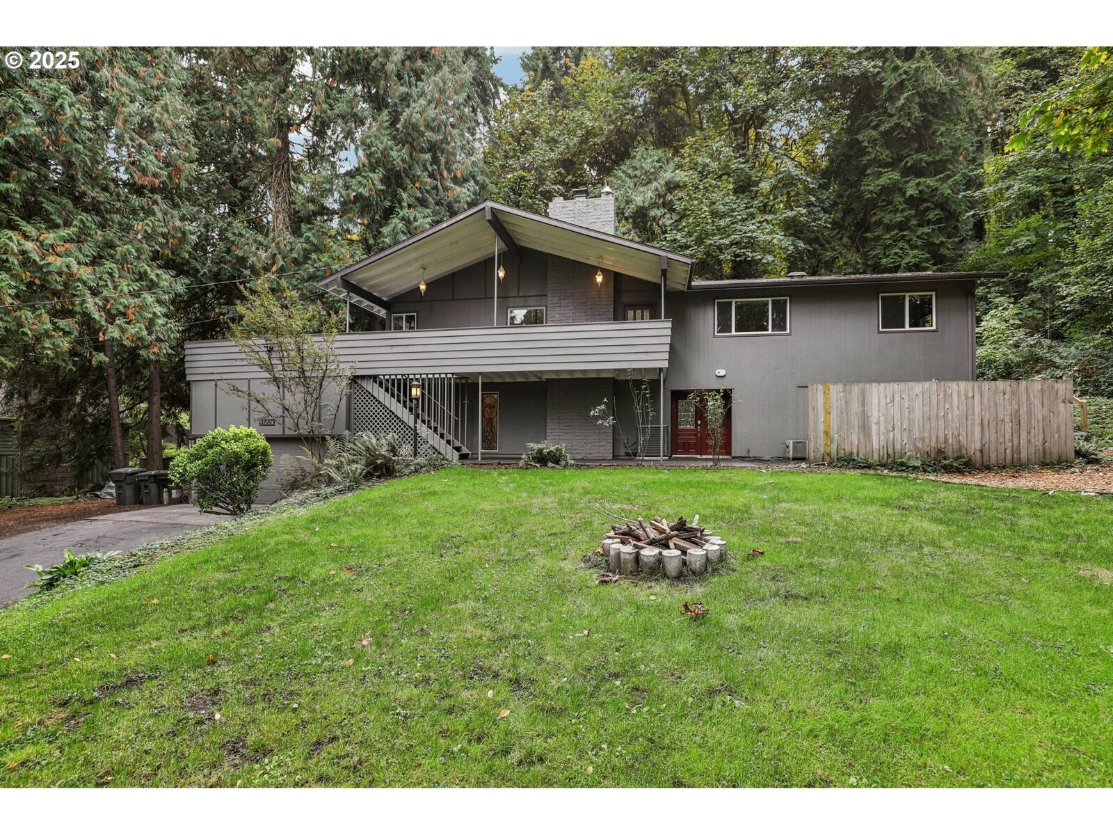 Property Photo: 4880 SE Aldercrest Rd OR 97222