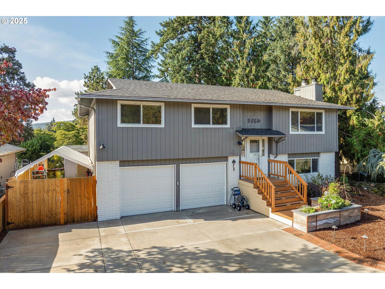 Property Photo:  1460 Cornell Ave  OR 97027