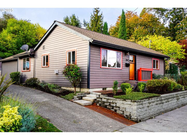 Property Photo:  854 N Baldwin St  OR 97217